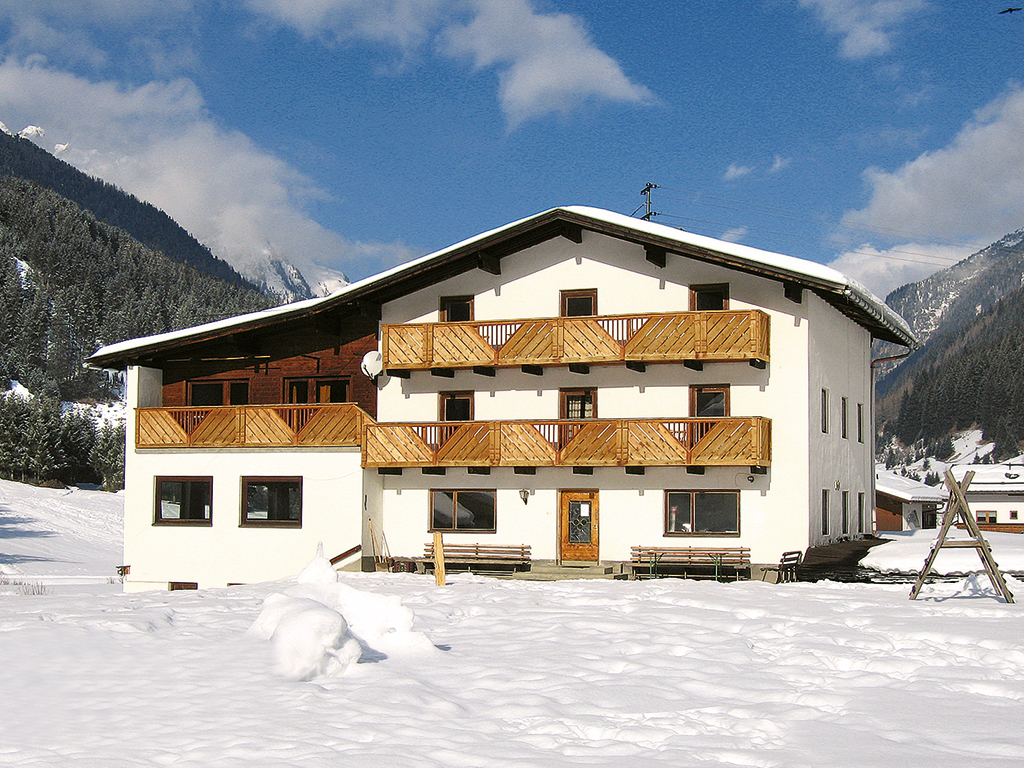 Ferienhaus 10-39 Pers. Ferienhaus  Tirol